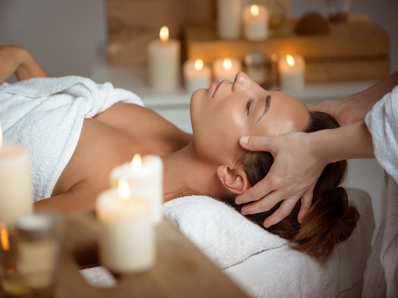 Young beautiful brunette girl having face massage relaxing in spa salon. Eyes closed. Copy space. SSUCv3H4sIAAAAAAAEAJ2SwW6EIBCG7036DobzmojCqn2VpgeEwSWrYgC3aTa+e0fUhO2xnPi/Pz/MDDzf37KMdMIbST6y56ZQm2FYfHAiGDshLi4HB2WCdUYMG9zYGh3igwiLB58cQcvKadTVme1M74OV9/lmg00NBbP1JkTuXwwHYvTBjJBS8HMqNaYGI1I020nxFPjbEgK4eD1y2p7Gwyiw3YA4Xpx0JEWAHlt96ekc0+eus9OIJibQIuSSML90kZ1ovfw7uW++zspFD5P82Wpbk6odDCD2dzhqJIWqiq5syrygus2ZZnXeMl7mLdCKM8nYtaviLfvR5P6Nkxpj18ehcUiJFosyNpnKw0ox/J3f7Iw0U5/EbLiBS7TEH2bHBEw2xMqPQRCFT7BJWlFeMMavJa9LWuAi56/DhzMqrdWoLcFrCYpyldeqbHJWc513V427BsNcK9lUGntefwFkckZS/QIAAA==